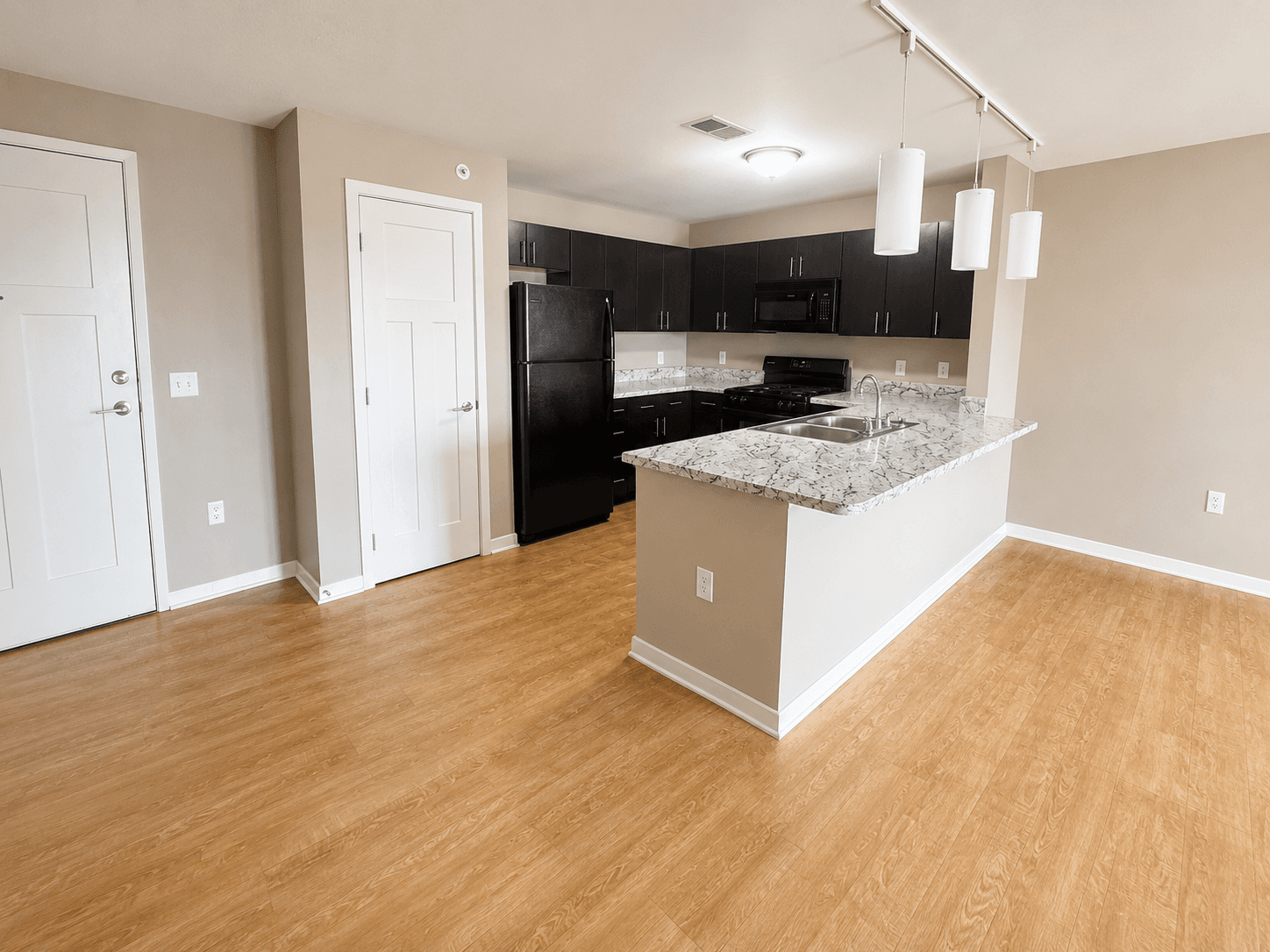 Washington Apartments photo 3